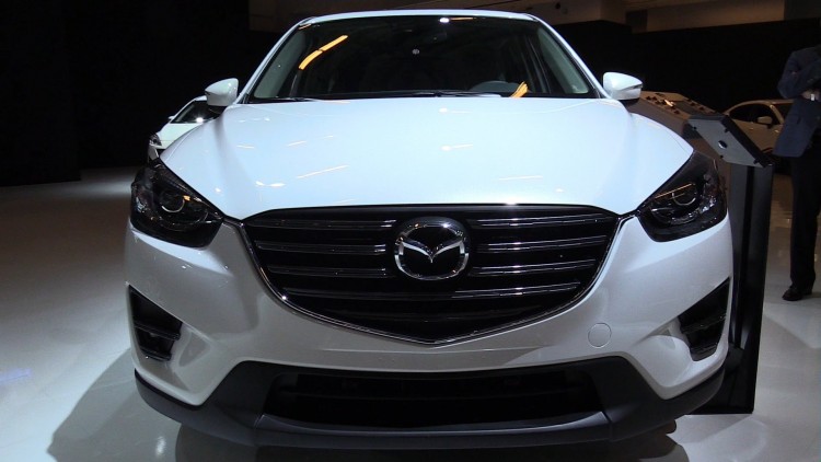На фотоснимке - 2016 Mazda CX-5. Немного о внешнем виде и комплектациях