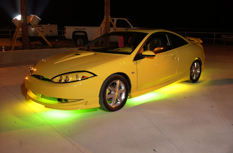 Подсвеченый светодиодами автомобиль 