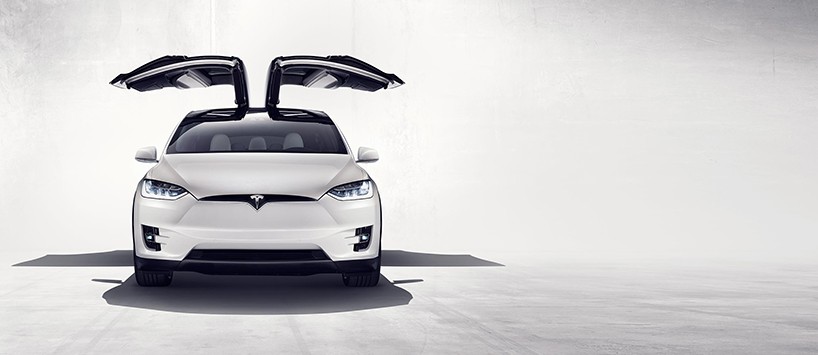 Tesla представила свой первый кроссовер Model X