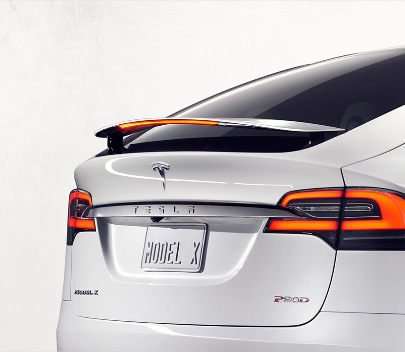 Tesla представила свой первый кроссовер Model X