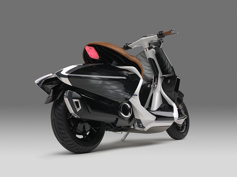 Yamaha представил скутер с крыльями лебедя