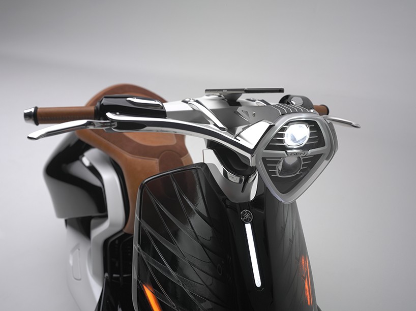 Yamaha представил скутер с крыльями лебедя