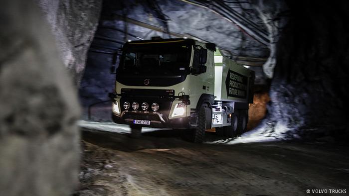 Беспилотный грузовик Volvo в шведской шахте 